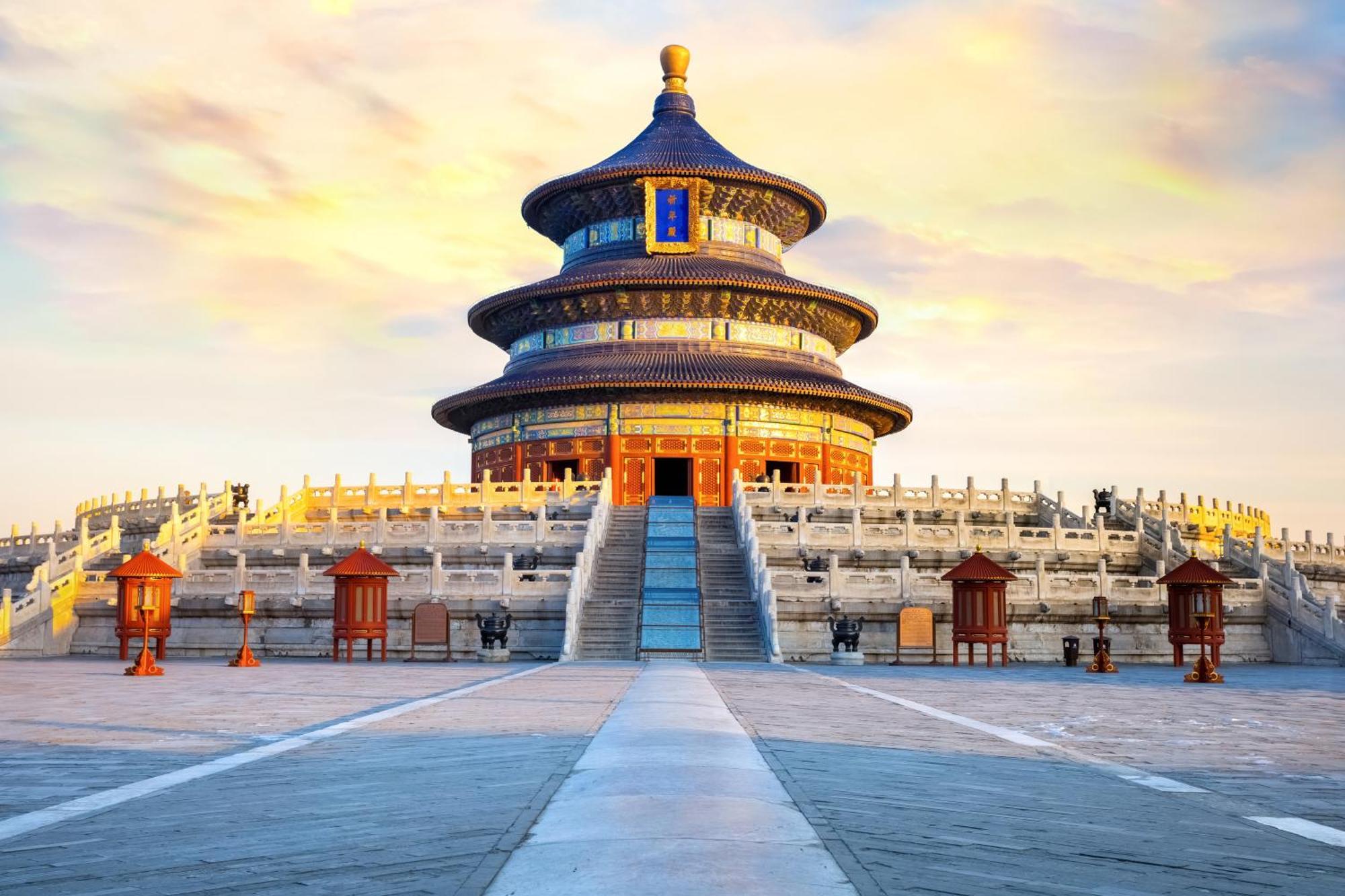 Happy Dragon Hotel -- Nearby Tiananmen Square & Forbidden City & Wangfujing Street & Line 5,6,8 Subway Nearby & Free Coffee & Free Laundry & Fluent English Speaking & Tourist Attractions Ticket Service & Free Wifi Unlimited For Western Software Peking  Buitenkant foto
