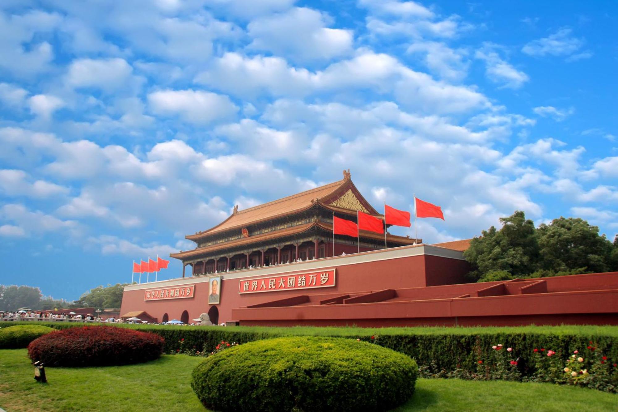 Happy Dragon Hotel -- Nearby Tiananmen Square & Forbidden City & Wangfujing Street & Line 5,6,8 Subway Nearby & Free Coffee & Free Laundry & Fluent English Speaking & Tourist Attractions Ticket Service & Free Wifi Unlimited For Western Software Peking  Buitenkant foto
