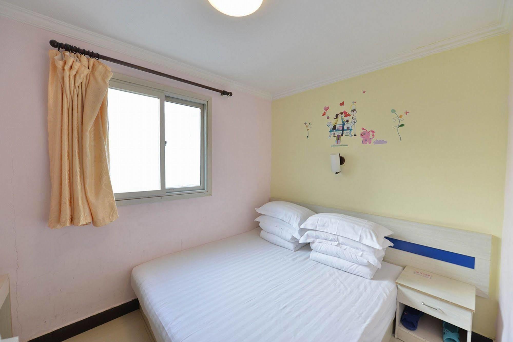 Happy Dragon Hotel -- Nearby Tiananmen Square & Forbidden City & Wangfujing Street & Line 5,6,8 Subway Nearby & Free Coffee & Free Laundry & Fluent English Speaking & Tourist Attractions Ticket Service & Free Wifi Unlimited For Western Software Peking  Buitenkant foto