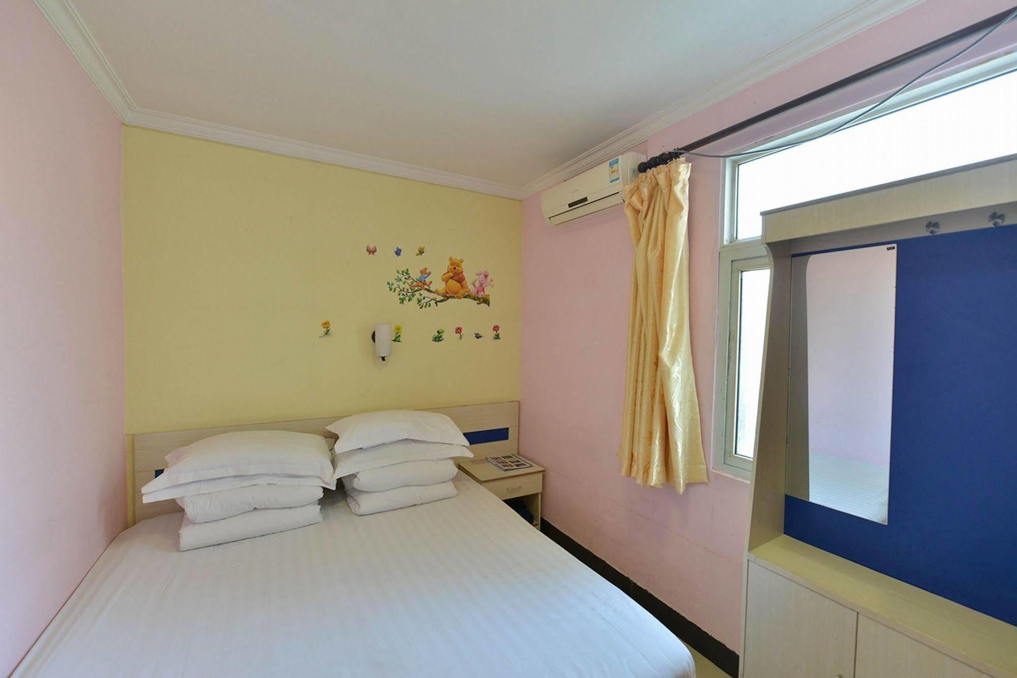 Happy Dragon Hotel -- Nearby Tiananmen Square & Forbidden City & Wangfujing Street & Line 5,6,8 Subway Nearby & Free Coffee & Free Laundry & Fluent English Speaking & Tourist Attractions Ticket Service & Free Wifi Unlimited For Western Software Peking  Buitenkant foto